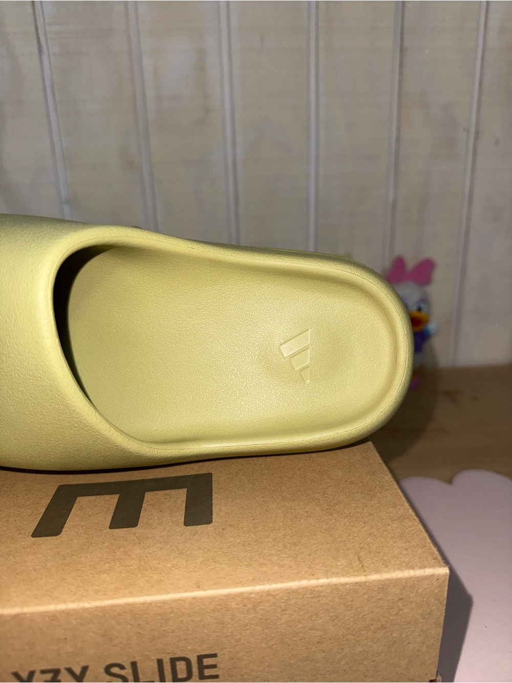 adidas Yeezy Slide - Olive Green - Picture 3 of 5